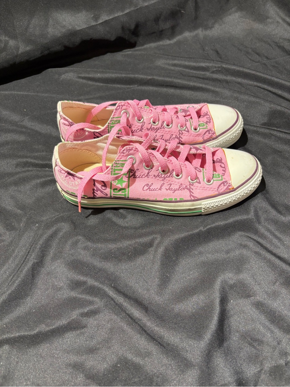 Pink Low-Top Women's Canvas Sneakers with Script Print - Picture 3 of 8